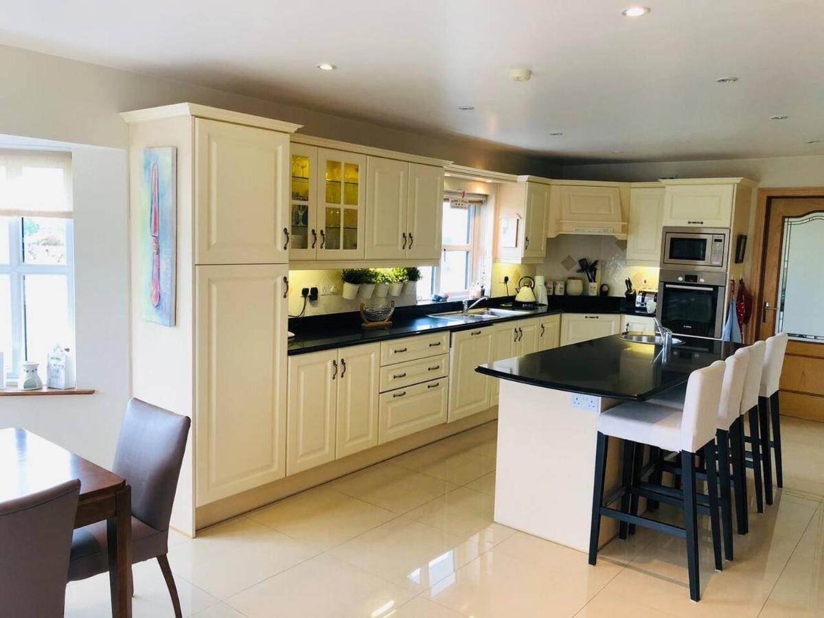 Connemara. 3 Bedroom, 8 Bed, Holiday Home Galway Kültér fotó