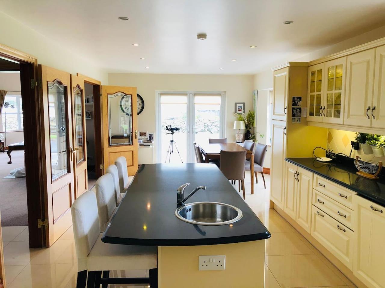 Connemara. 3 Bedroom, 8 Bed, Holiday Home Galway Kültér fotó